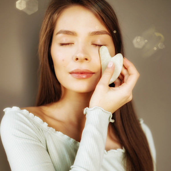 Beautiful face mit GUA SHA! Entdecke die Kraft des Natursteins in Verbindung mit naturreinem Arganöl!